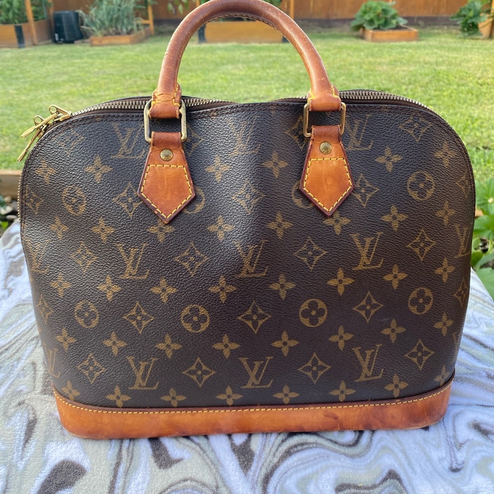 😍SOLD🥰Louis Vuitton Alma handbag monogram used